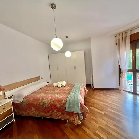 Apartamento Salon Moderno Con Plaza De Garaje Privada Llanes Exterior photo