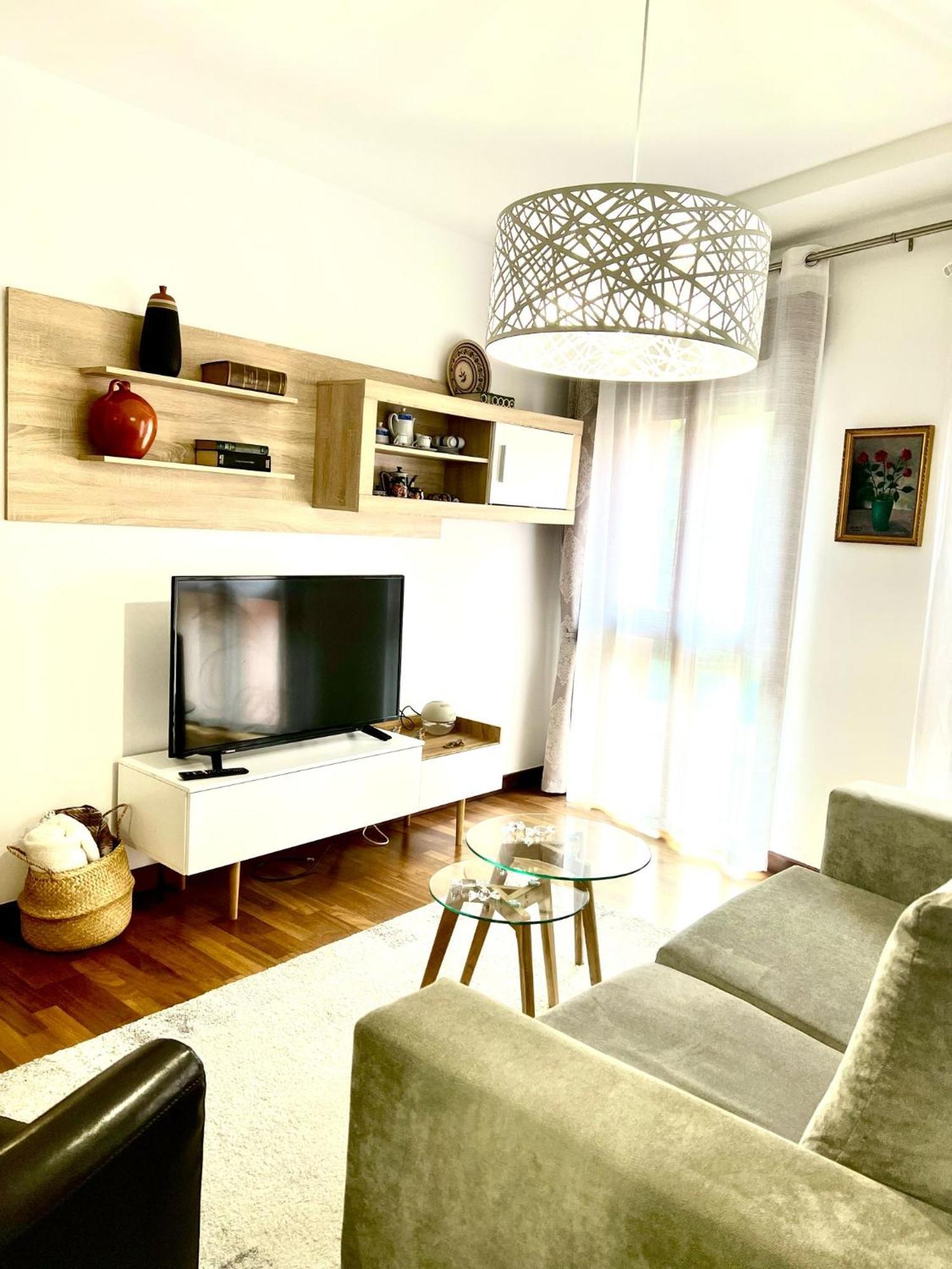 Apartment Salon Moderno Con Plaza De Garaje Privada