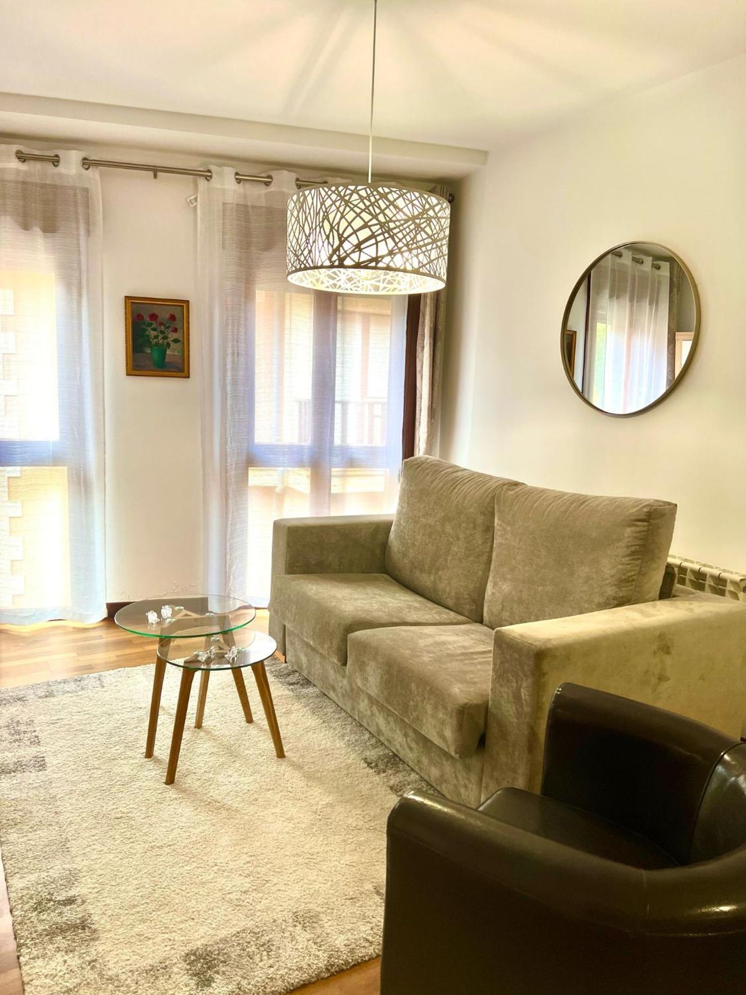 Apartment Salon Moderno Con Plaza De Garaje Privada