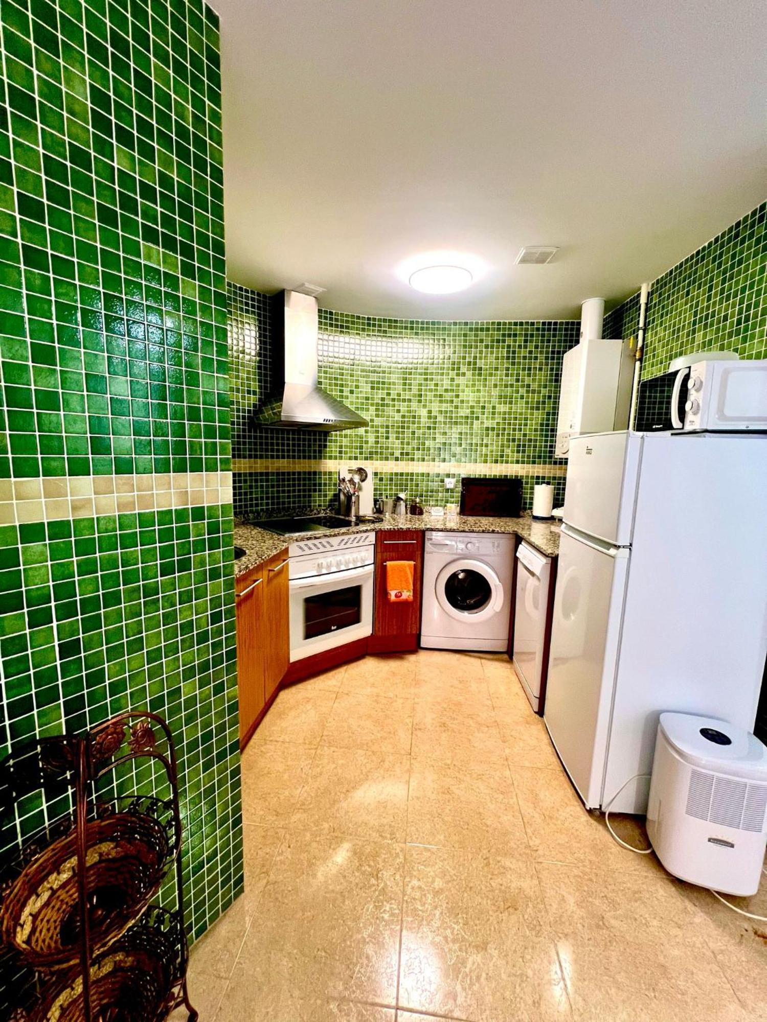 Apartment Salon Moderno Con Plaza De Garaje Privada